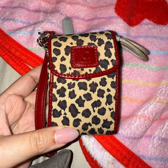 Liz Claiborne camera wristlet - Picture 1 of 3